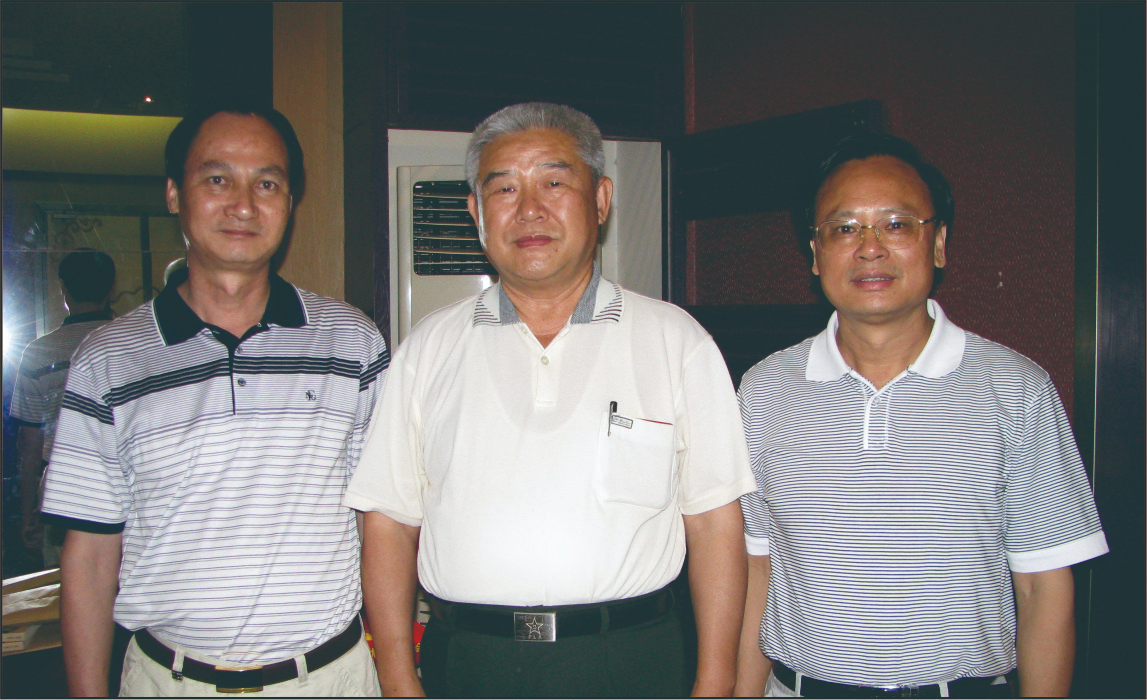 廣西區(qū)發(fā)改委領(lǐng)導(dǎo)陪同中國(guó)人民解放軍總參謀部政治部主任賈雪陽(yáng)軍（照片中）到公司實(shí)地考察，并給予“好安節(jié)電器”高度評(píng)價(jià)